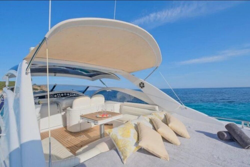 Motor yacht, features a spacious galley, bathroom, and master cabin. - Imagen 5
