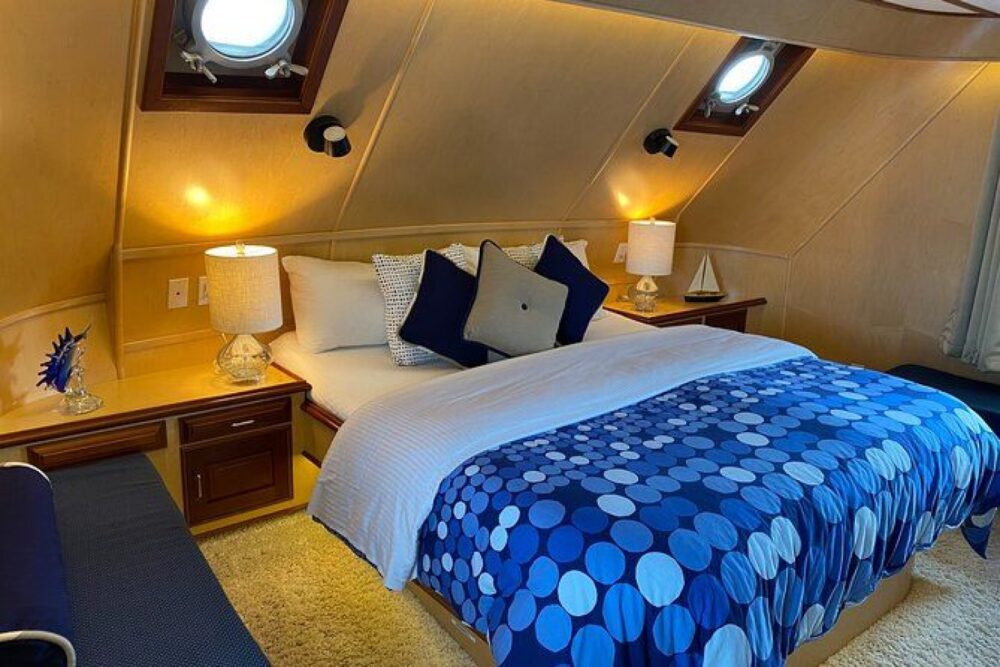 Bear Paw is an amazing luxury yacht to discover the San Juan Islands. - Imagen 2