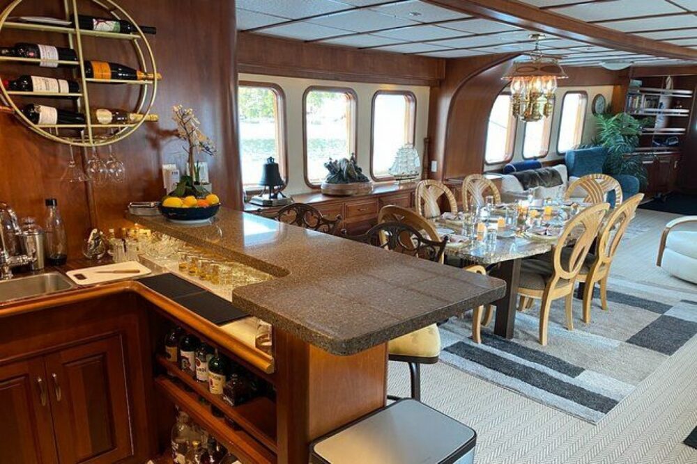 Bear Paw is an amazing luxury yacht to discover the San Juan Islands. - Imagen 11
