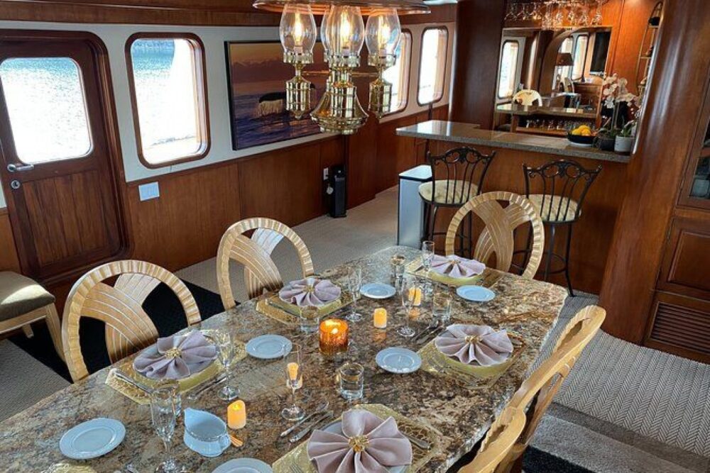Bear Paw is an amazing luxury yacht to discover the San Juan Islands. - Imagen 10