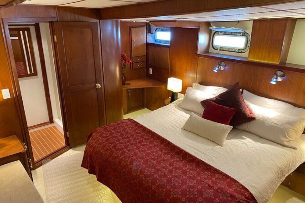 Bear Paw is an amazing luxury yacht to discover the San Juan Islands. - Imagen 9