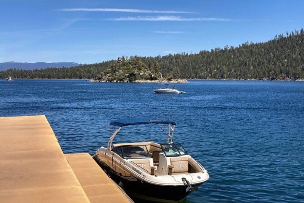 Cruise in style and see the best of Lake Tahoe with this private half-day Charte - Imagen 2