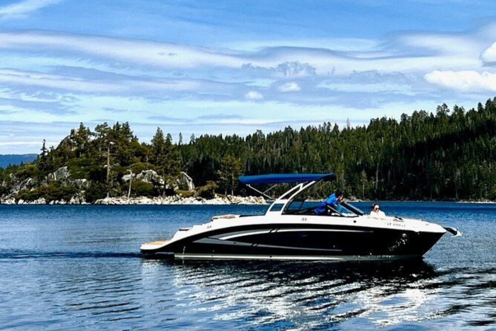 Cruise in style and see the best of Lake Tahoe with this private half-day Charte - Imagen 4