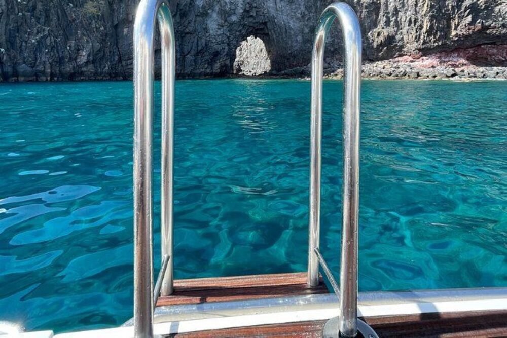 This luxury yacht in Madeira gives you the opportunity to enjoy the island ! - Imagen 5