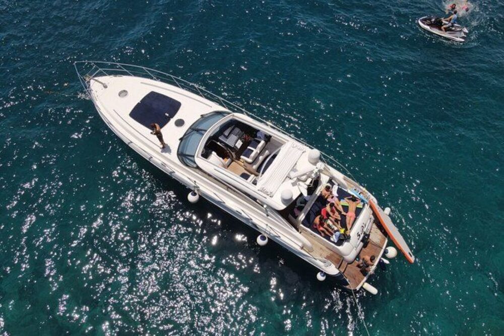 This luxury yacht in Madeira gives you the opportunity to enjoy the island ! - Imagen 3
