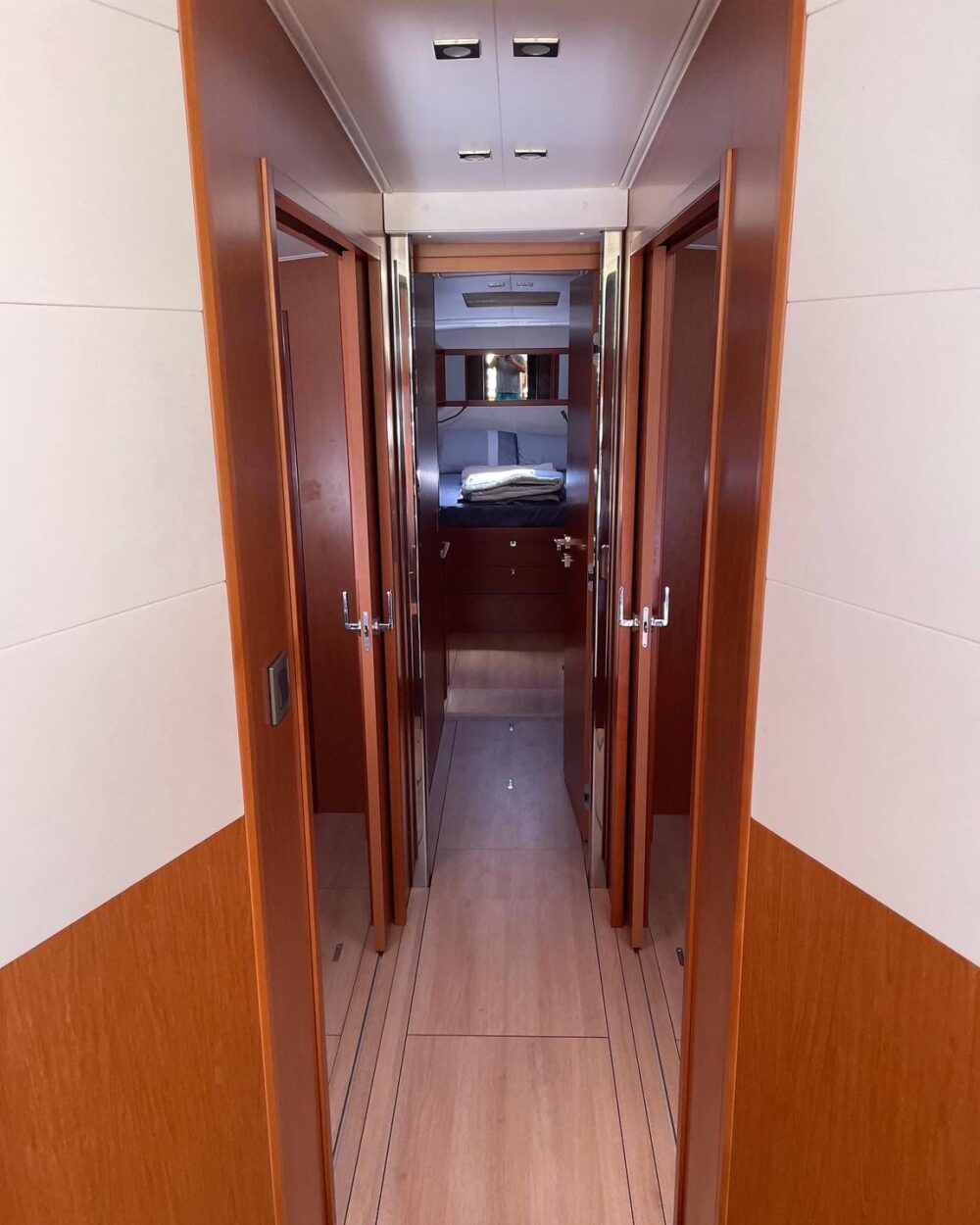 Luxury Monohull Sailing Charters in Grand Cayman - Beneteau Sense 55 Yacht - Image 2