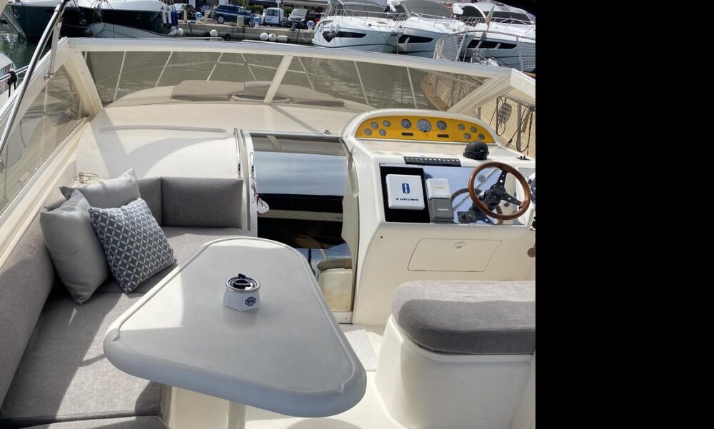 Luxury Princess V40 Motor Yacht Charter in Beaulieu-sur-Mer - French Riviera - Imagen 2