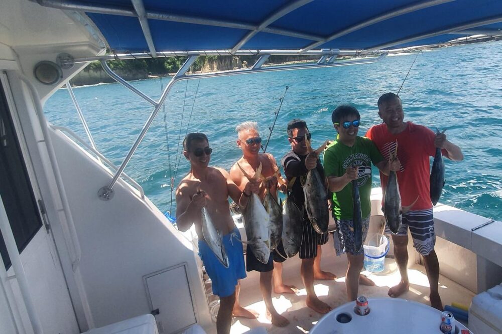 Fishing charter in a 46' private yacht Panama City, Panama - Image 18