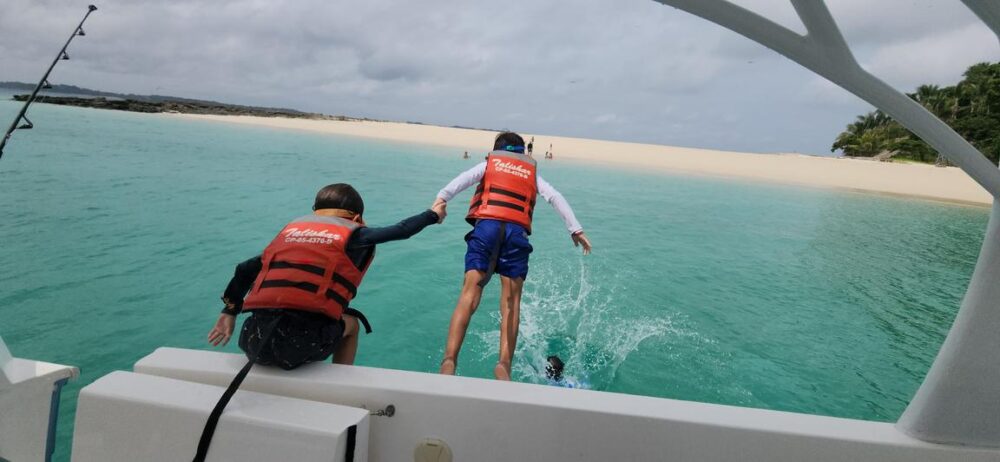 Todomar 38' Boat rental in Panama City, Panama - Image 13