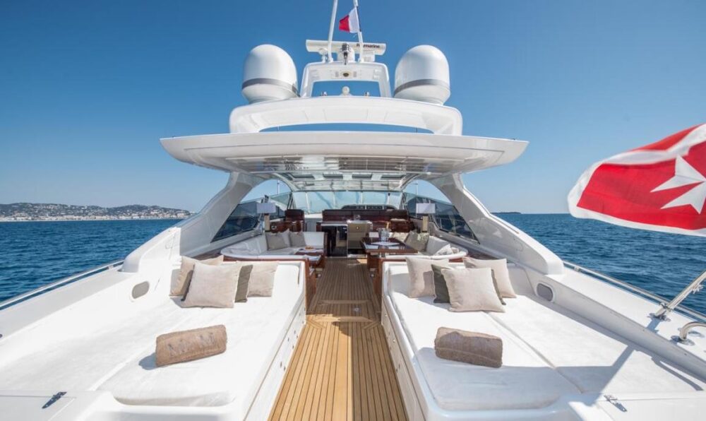 Charter the 'Mr. M' Mangusta 80 Open Power Mega Yacht in Monaco - Imagen 12