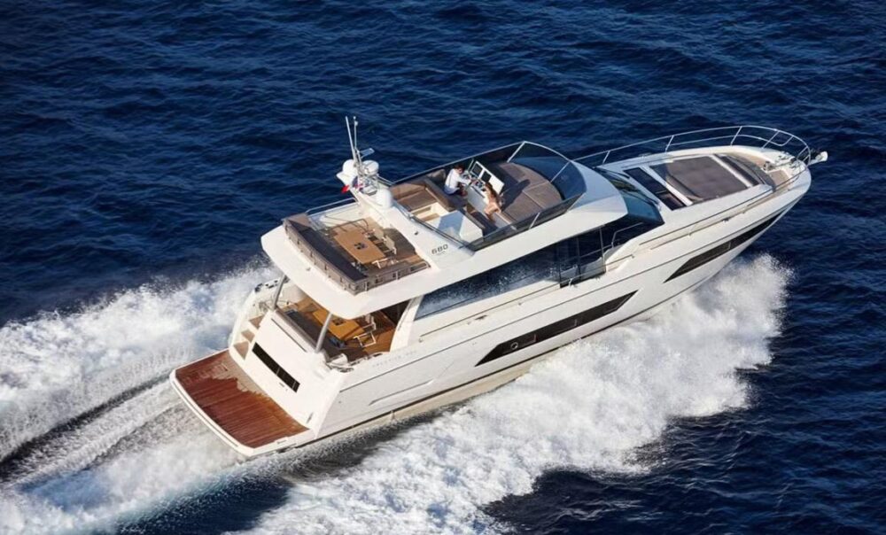 Prestige 680 Romy One Power Mega Yacht Rental in Cote d'Azur, France - Imagen 27