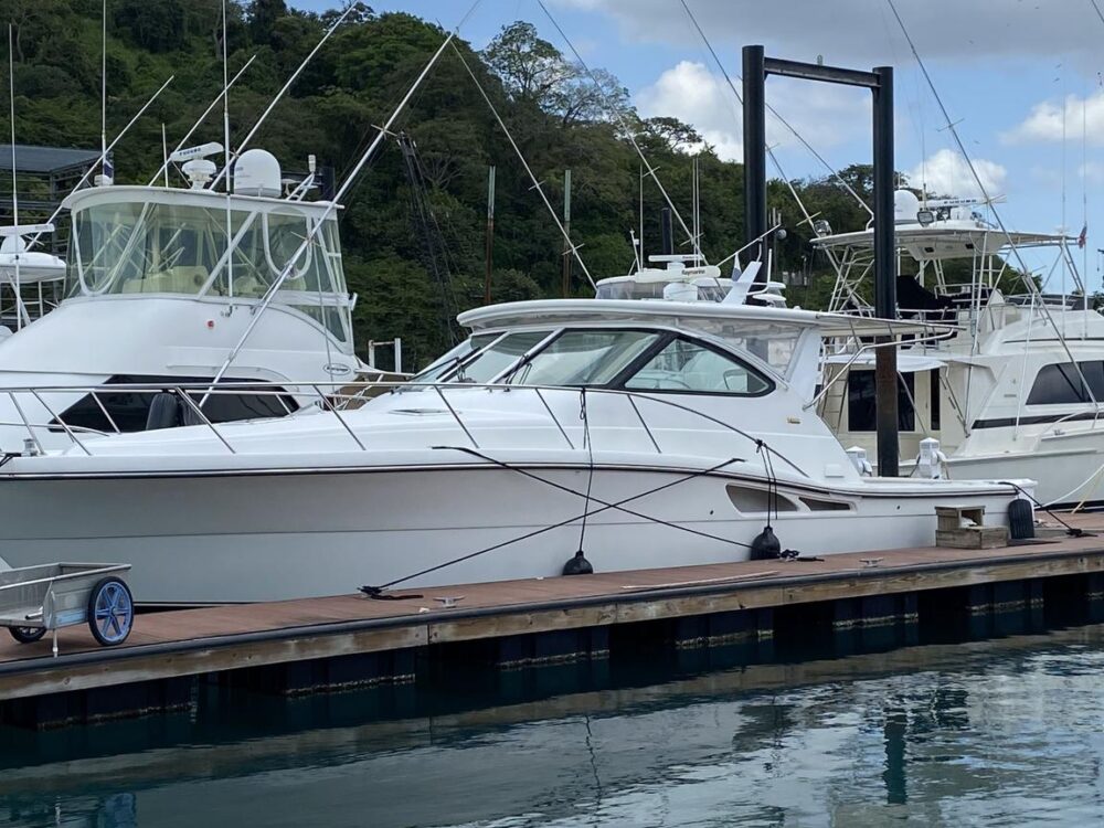 Luxury 45ft Tiara Motor Yacht in Panama, Panama - Image 15