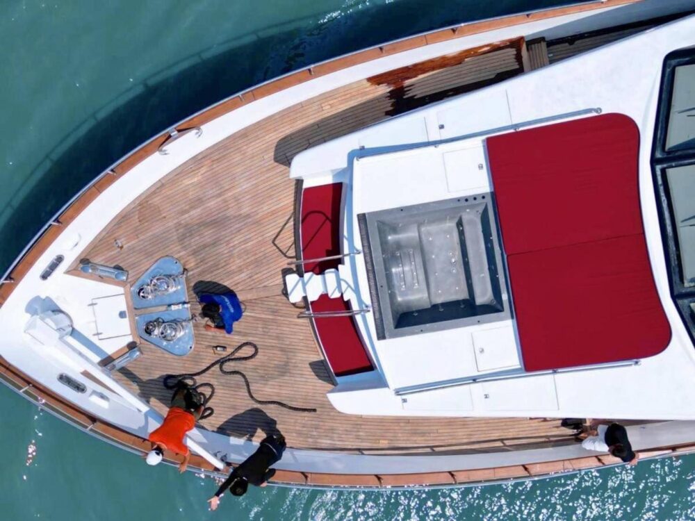 Luxury Yacht Rental Pattaya - 110ft Bliss Superyacht with Captain & Water Toys - Imagen 2