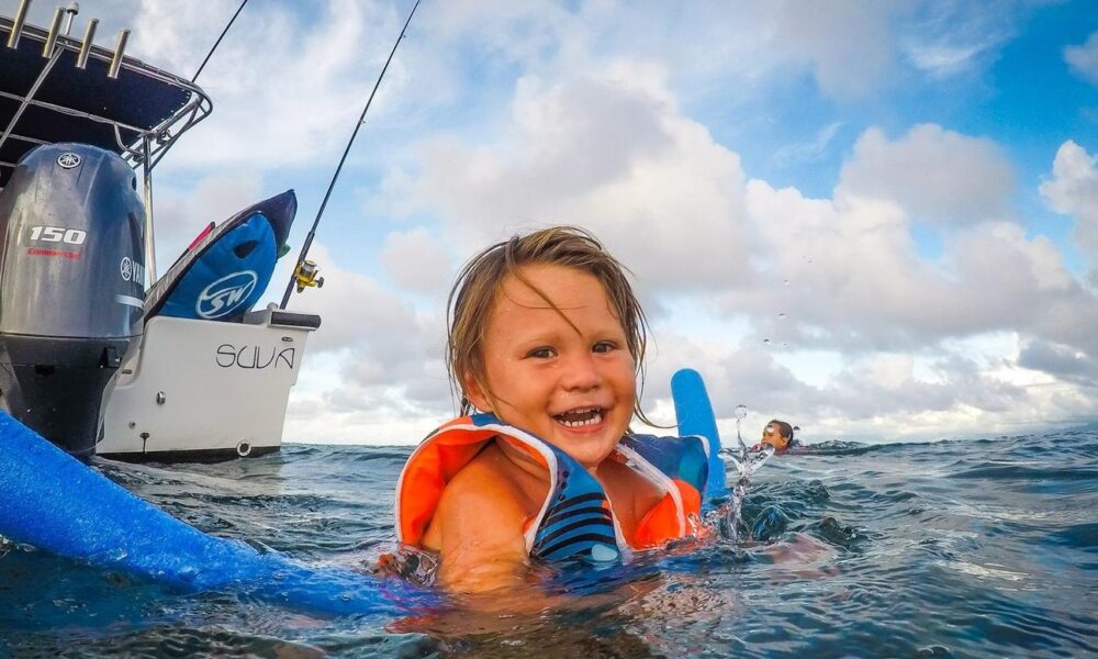 24' Center Console Boat. Island Transfers, Surfing, Snorkelling, Scenic. - Image 4
