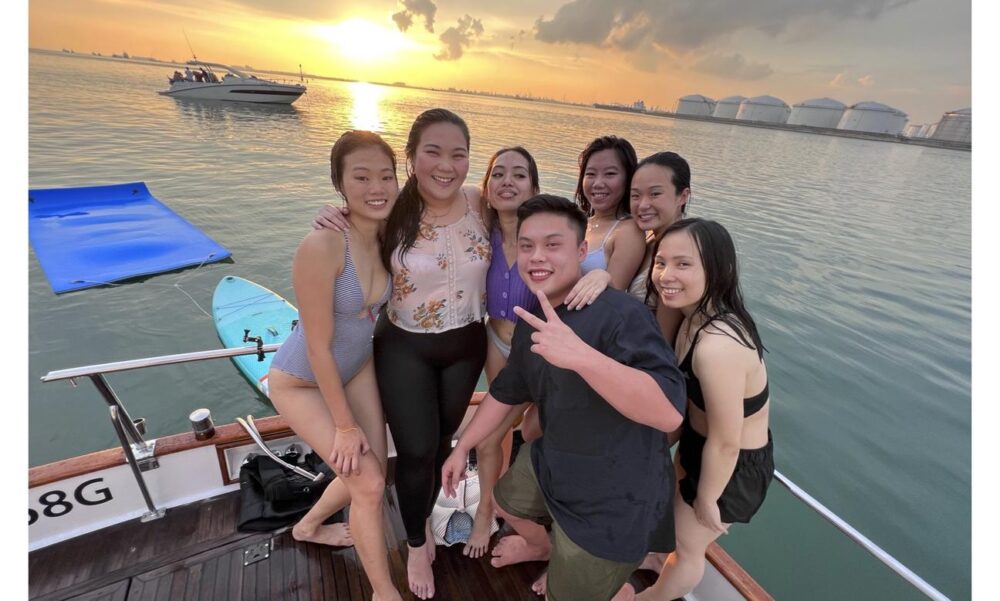 Luxury Grand Banks 42 Yacht Charters in Singapore with Professional Captain - Image 24