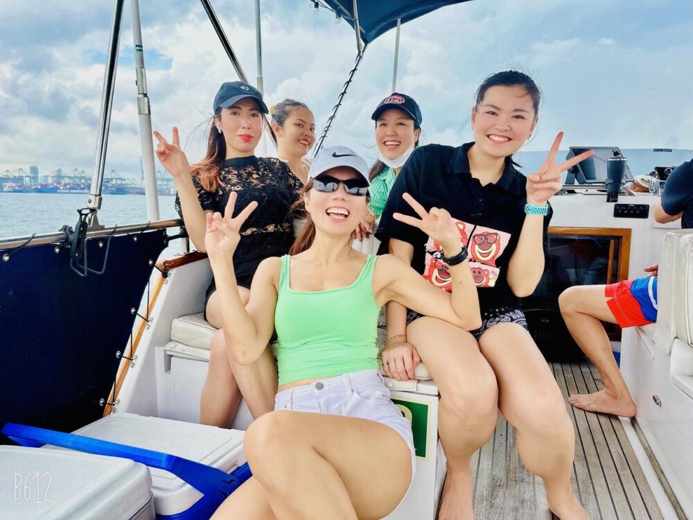 Luxury Grand Banks 42 Yacht Charters in Singapore with Professional Captain - Image 3