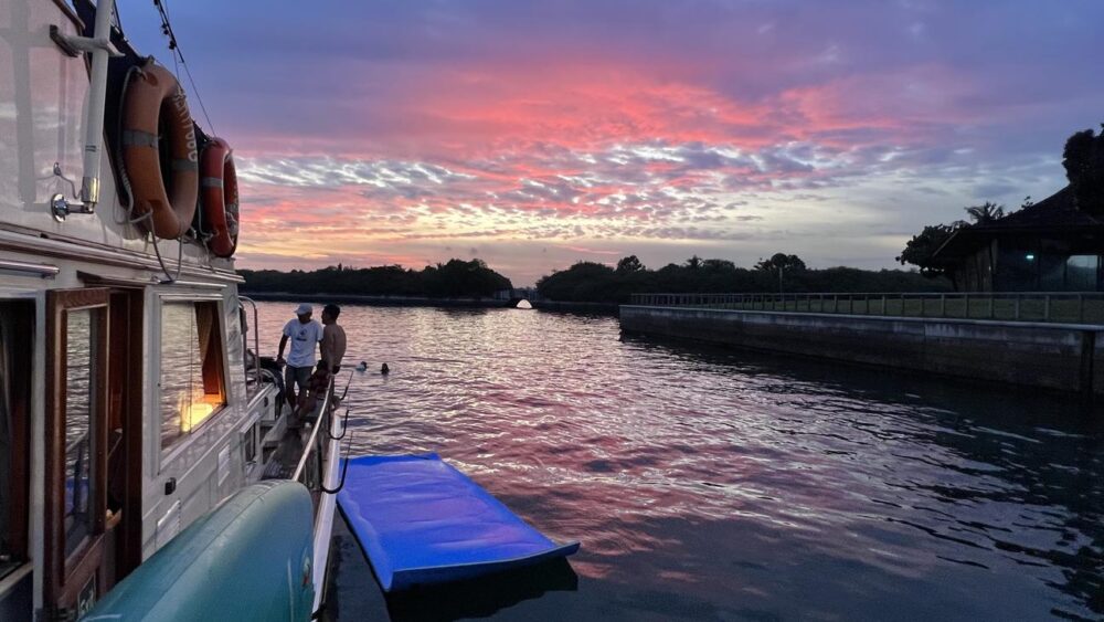 Luxury Grand Banks 42 Yacht Charters in Singapore with Professional Captain - Image 2