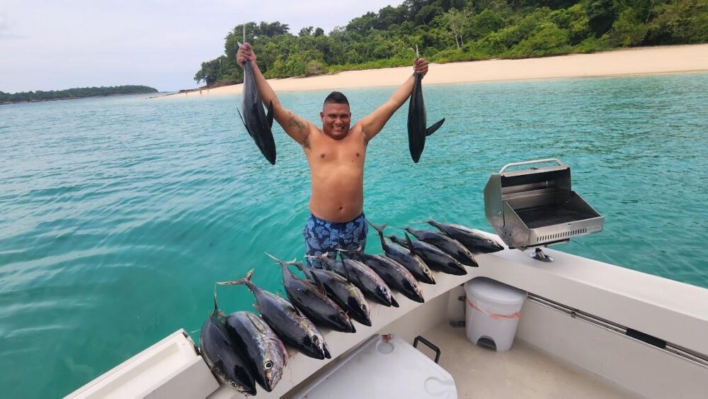 Fishing charter in a 46' private yacht Panama City, Panama - Image 8