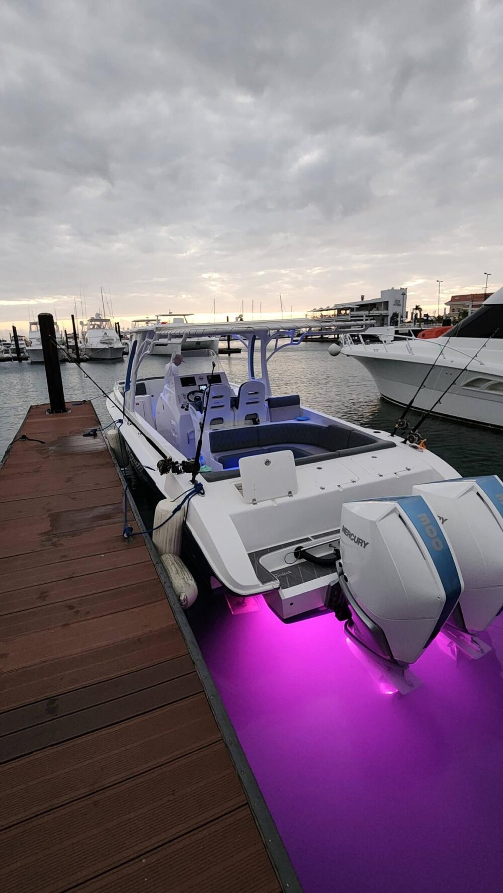 Todomar 38' Boat Fishing Charter in Panama City - Private Tours for 15 Passengers - Image 15