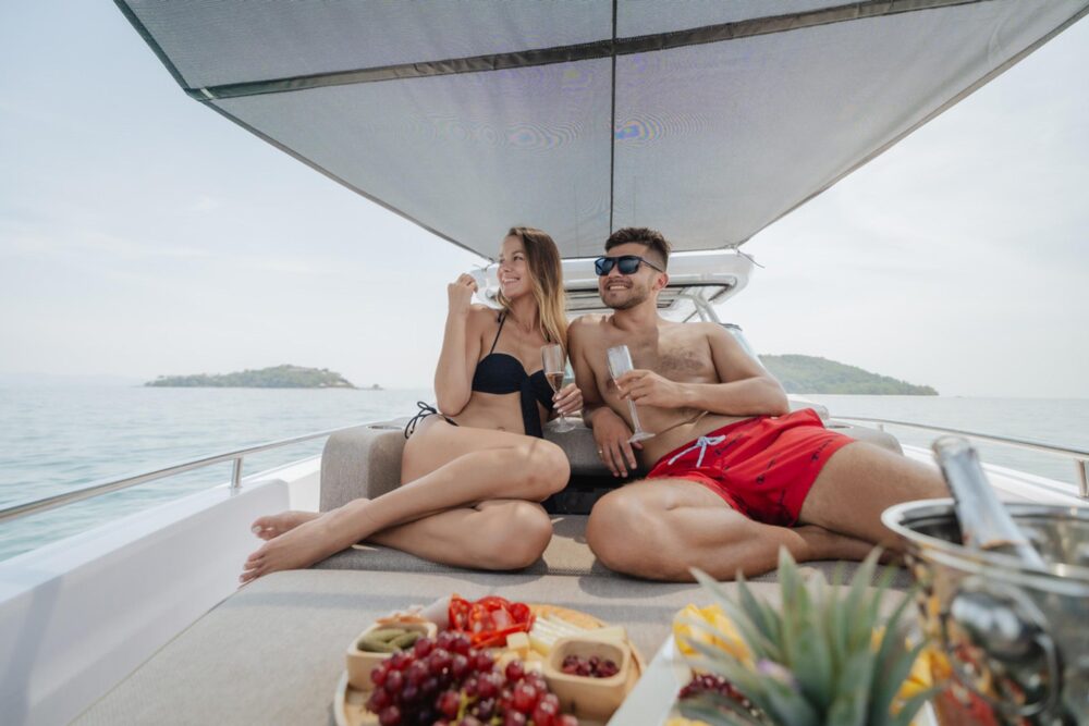 Axopar 37 Powerboat in Phuket / 6 guests - Imagen 3