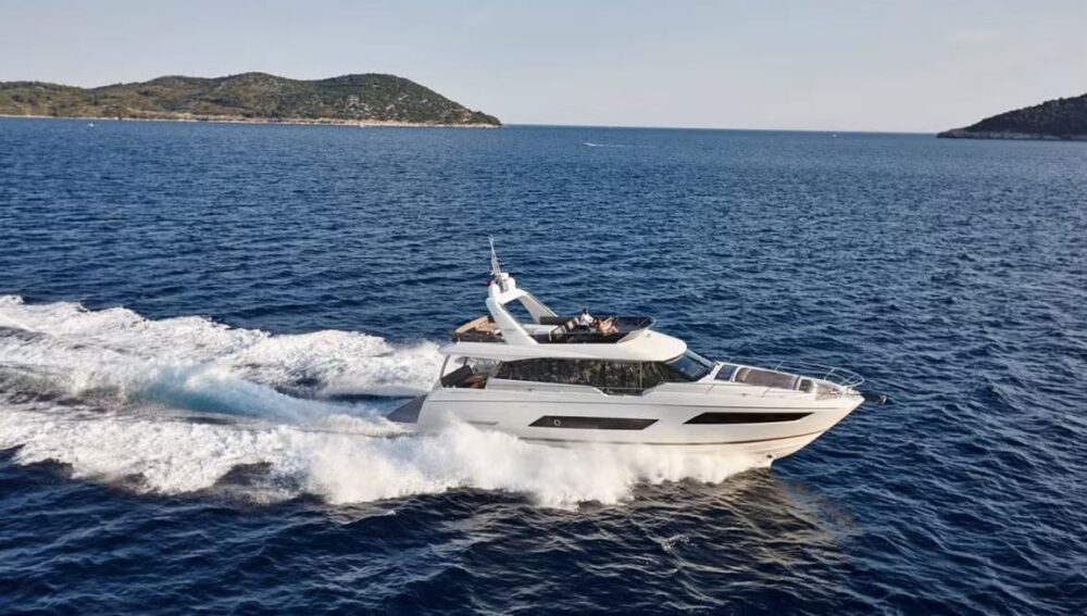 Prestige 680 Romy One Power Mega Yacht Rental in Cote d'Azur, France - Imagen 26