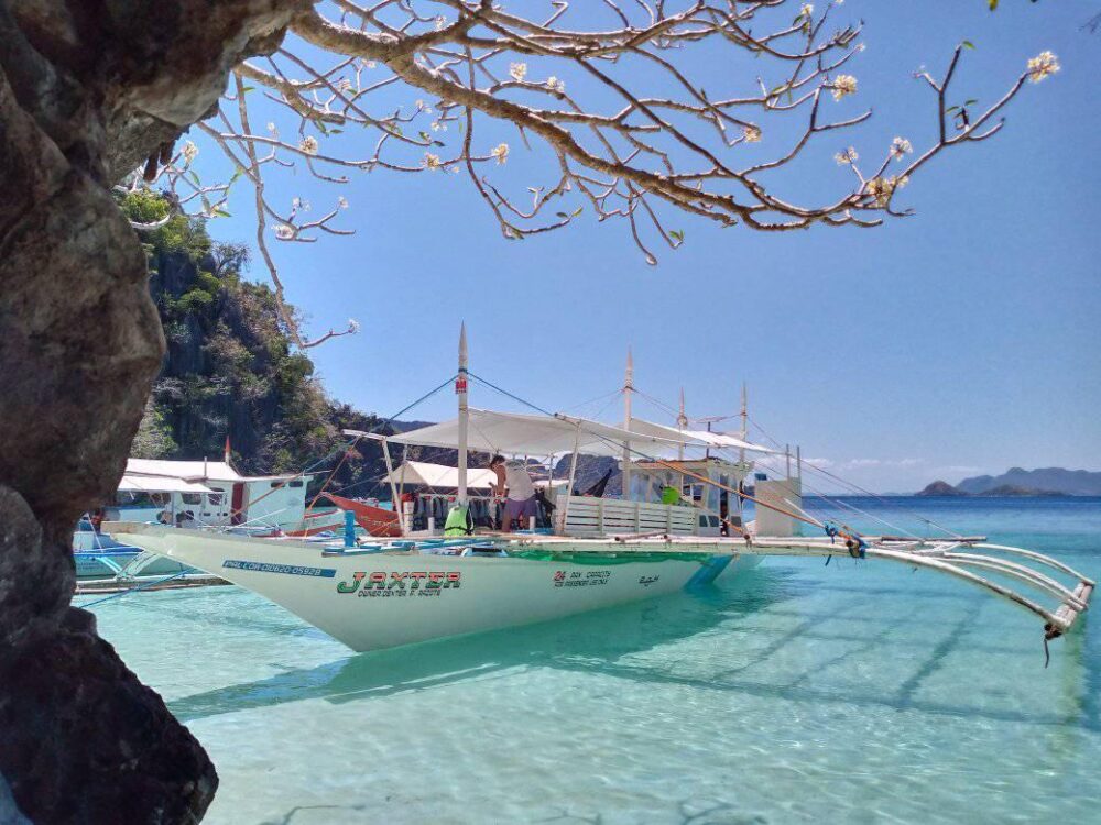 Rent a Traditional Filipino Boat in Coron - Island Hopping Adventures for 24 Passengers - Image 2