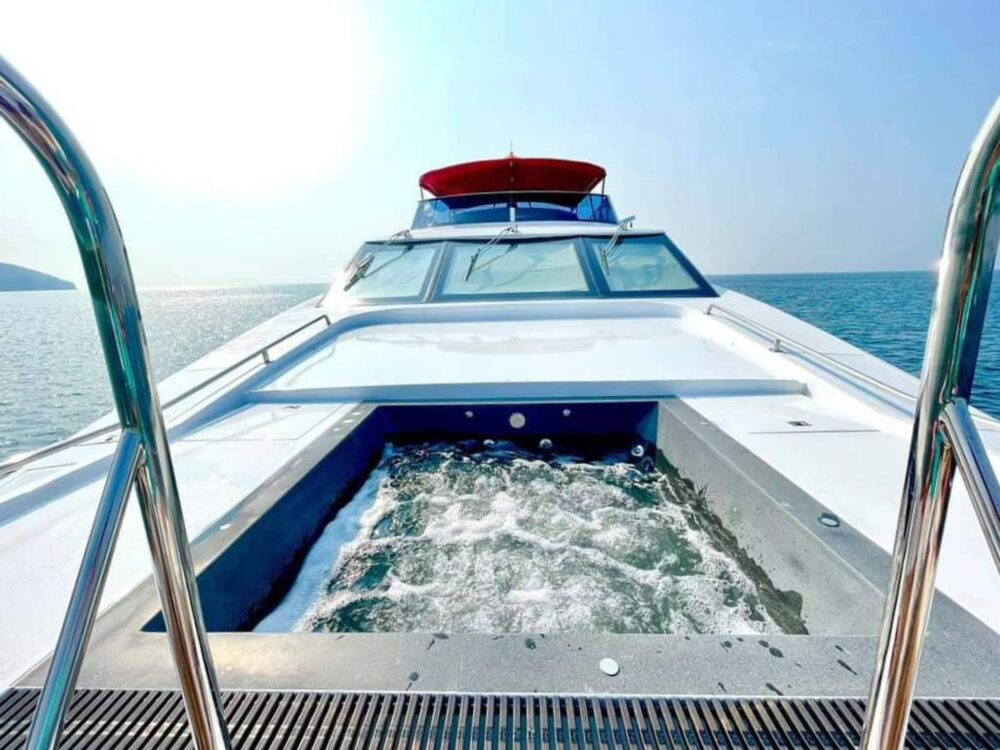Luxury Yacht Rental Pattaya - 110ft Bliss Superyacht with Captain & Water Toys - Imagen 3
