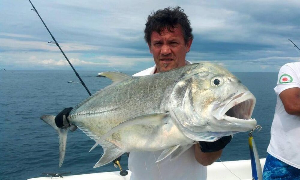 Premium Madagascar Fishing Trips: Expert Skippers & Fully-Equipped Boat in Nosy Be - Imagen 12