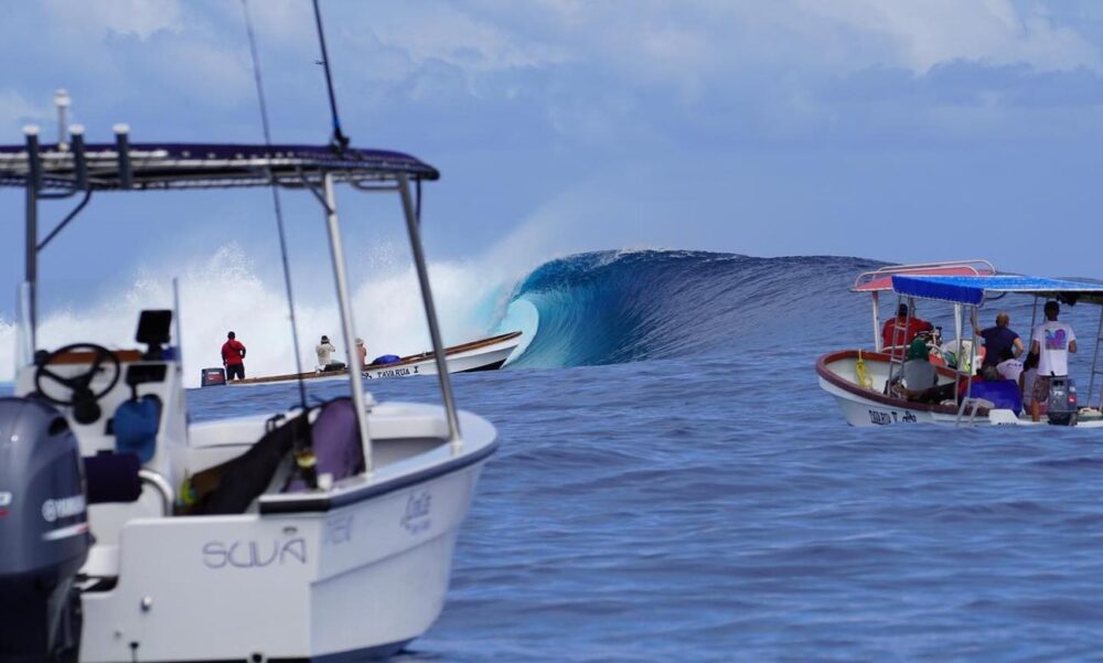 24' Center Console Boat. Island Transfers, Surfing, Snorkelling, Scenic. - Image 3