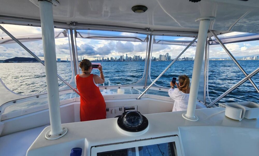Yacht rental of Viking 46' in Panama City, Panama - Image 21