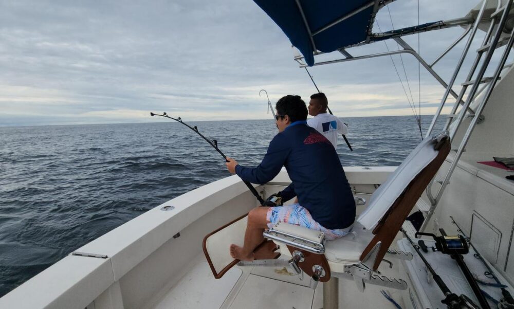 Fishing charter in a 46' private yacht Panama City, Panama - Image 6