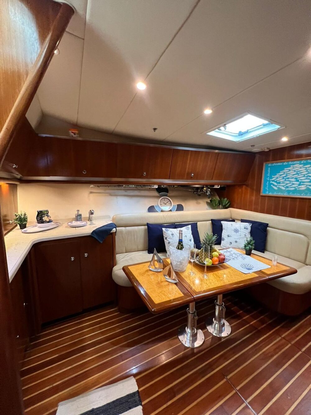 Luxury 45ft Tiara Motor Yacht in Panama, Panama - Image 13
