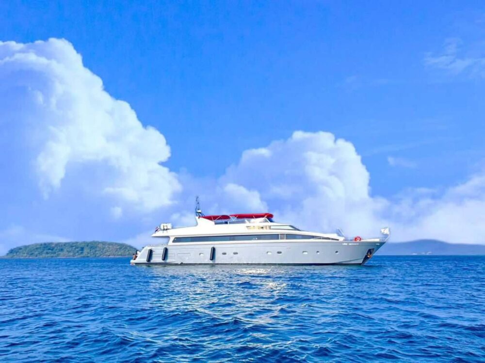 Luxury Yacht Rental Pattaya - 110ft Bliss Superyacht with Captain & Water Toys - Imagen 4