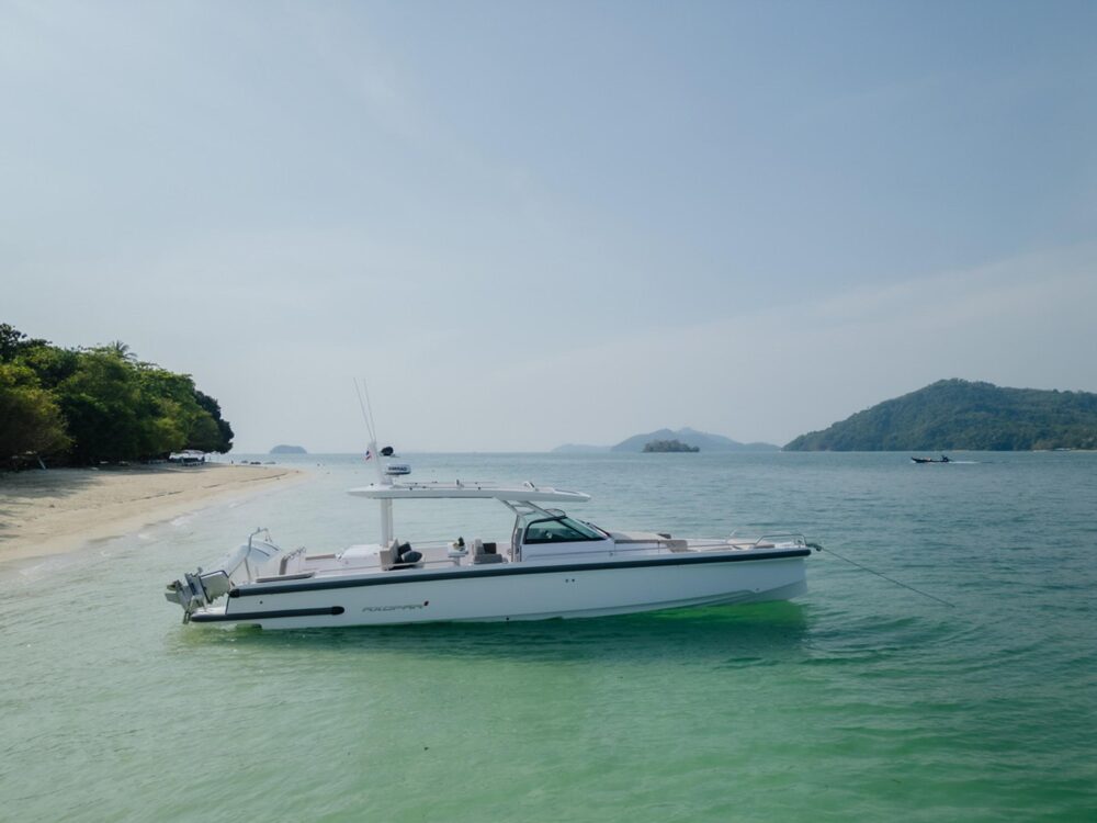 Axopar 37 Powerboat in Phuket / 6 guests - Imagen 5