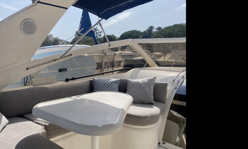 Luxury Princess V40 Motor Yacht Charter in Beaulieu-sur-Mer - French Riviera - Imagen 15