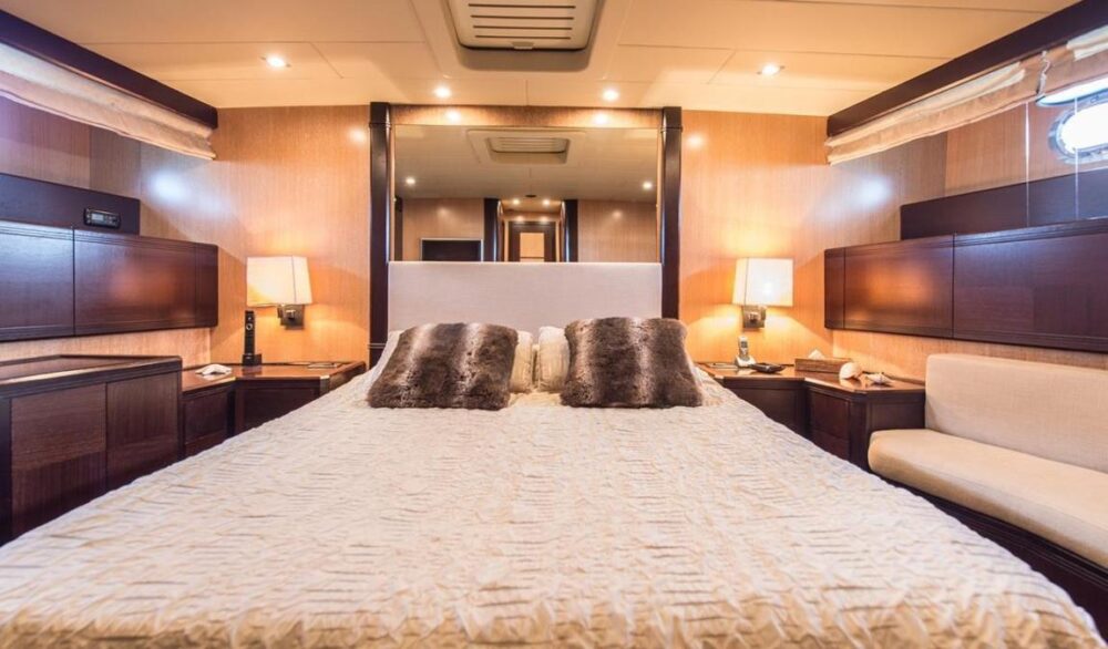 Charter the 'Mr. M' Mangusta 80 Open Power Mega Yacht in Monaco - Imagen 9