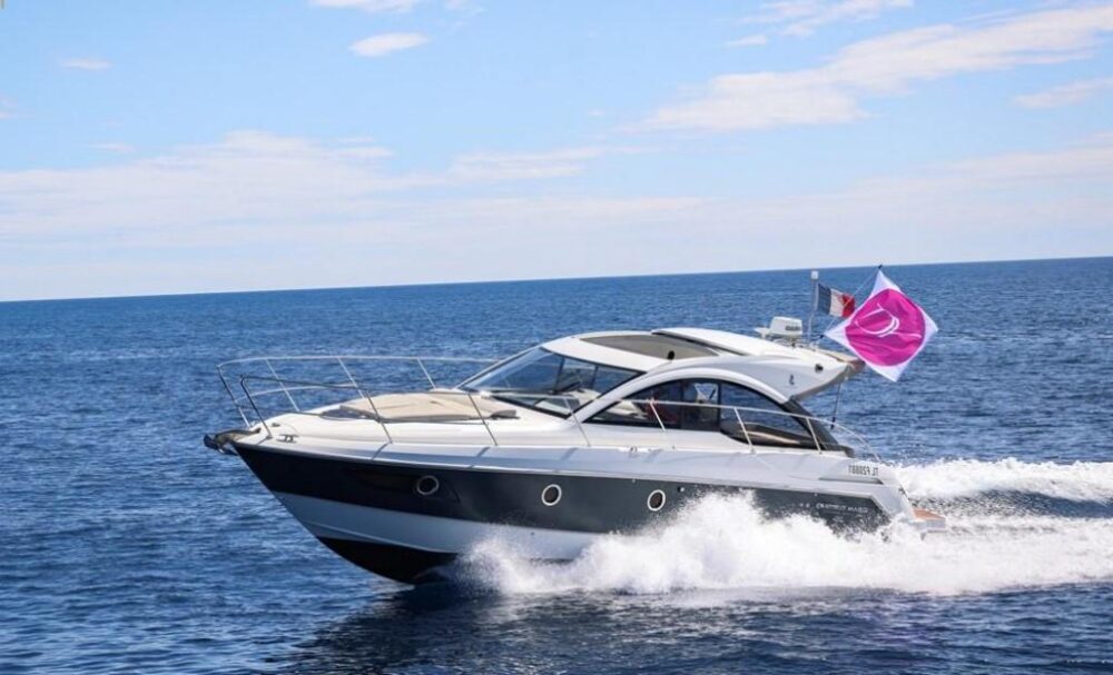 Beneteau Gran Turismo 38 Grey Motor Yacht Rental in Cote d'Azur, France - Imagen 6