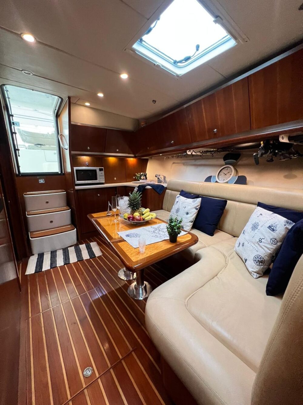 Luxury 45ft Tiara Motor Yacht in Panama, Panama - Image 12