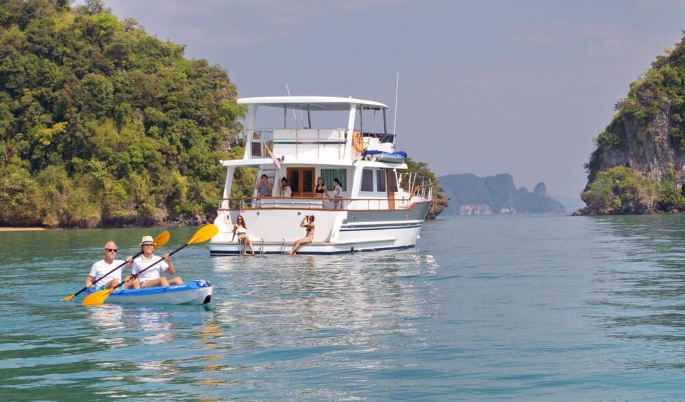 Grand Banks 53ft Yacht Charter in Phuket - Imagen 5