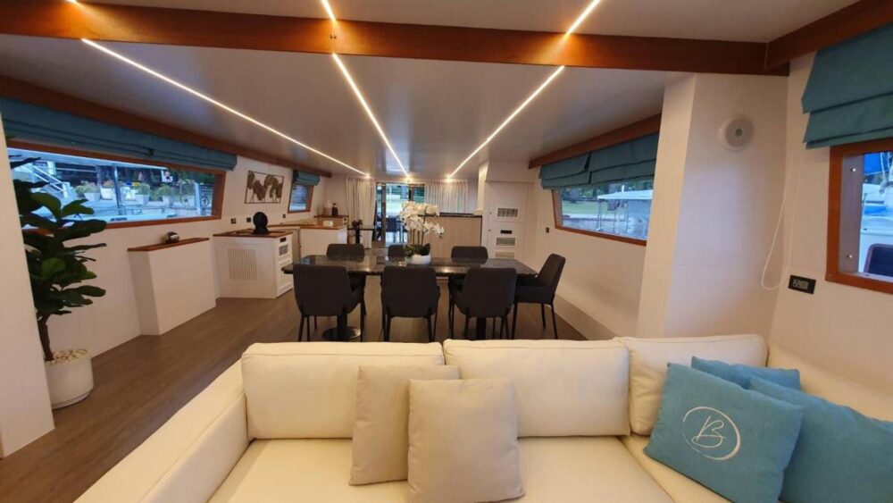 Luxury Yacht Rental Pattaya - 110ft Bliss Superyacht with Captain & Water Toys - Imagen 6