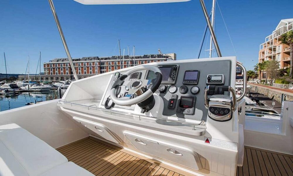 Charter 51' Power Catamaran in Phuket, Thailand - Imagen 7