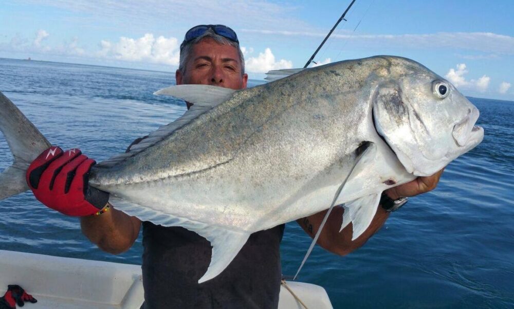Premium Madagascar Fishing Trips: Expert Skippers & Fully-Equipped Boat in Nosy Be - Imagen 8