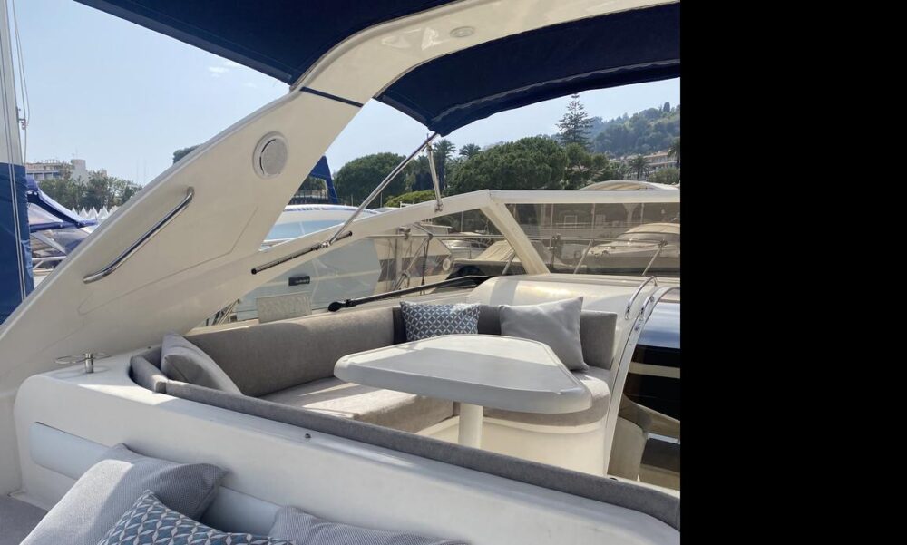 Luxury Princess V40 Motor Yacht Charter in Beaulieu-sur-Mer - French Riviera - Imagen 12