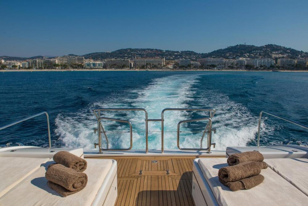 Charter the 'Mr. M' Mangusta 80 Open Power Mega Yacht in Monaco - Imagen 6