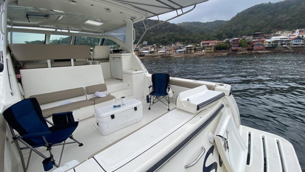 Luxury 45ft Tiara Motor Yacht in Panama, Panama - Image 9