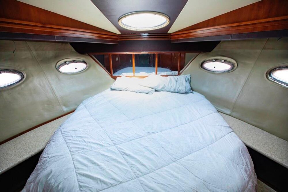 54' Carver Voyager | Great for Day Charter to Taboga | Panama City, Panama - Image 9