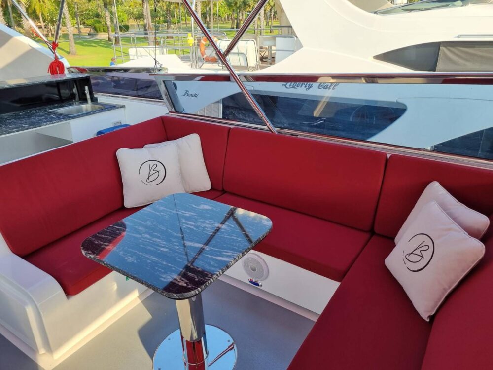 Luxury Yacht Rental Pattaya - 110ft Bliss Superyacht with Captain & Water Toys - Imagen 8