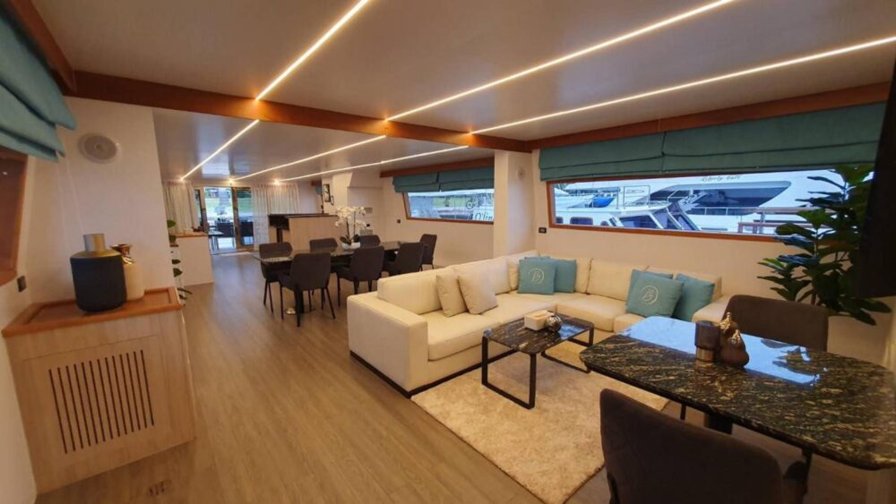 Luxury Yacht Rental Pattaya - 110ft Bliss Superyacht with Captain & Water Toys - Imagen 9