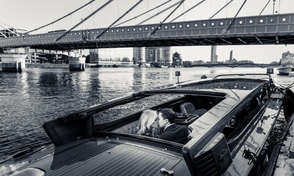 Thames Limo: London's Exclusive Venetian River Limousine Experience - Imagen 4