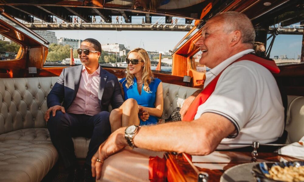 Thames Limo: London's Exclusive Venetian River Limousine Experience - Imagen 2